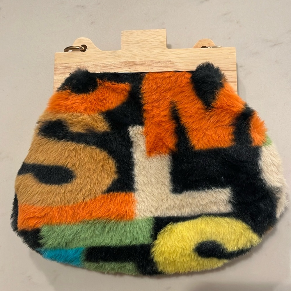 BIAO TU Graphic Clutch